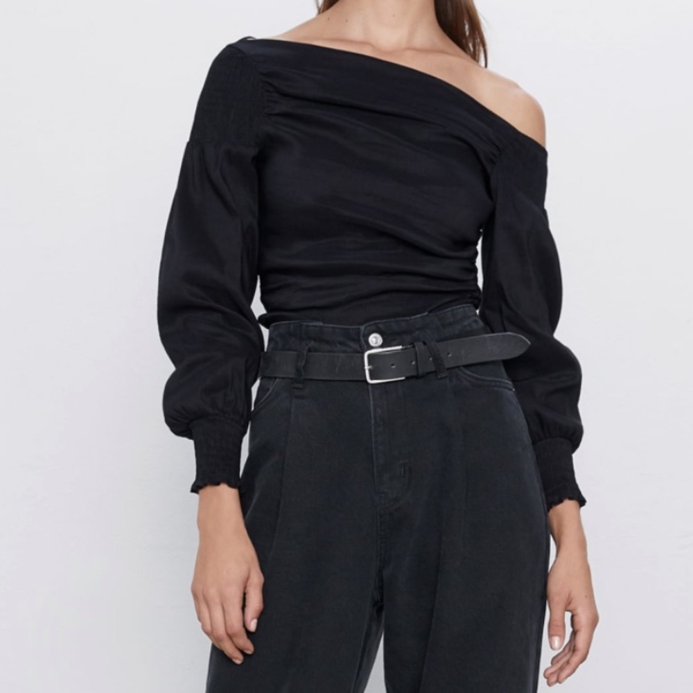 NWT Zara black asymmetrical top - size Large